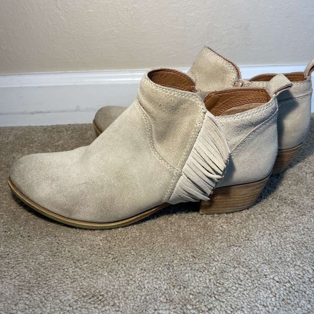 Lucky Brand Tan Suede Fringe Booties